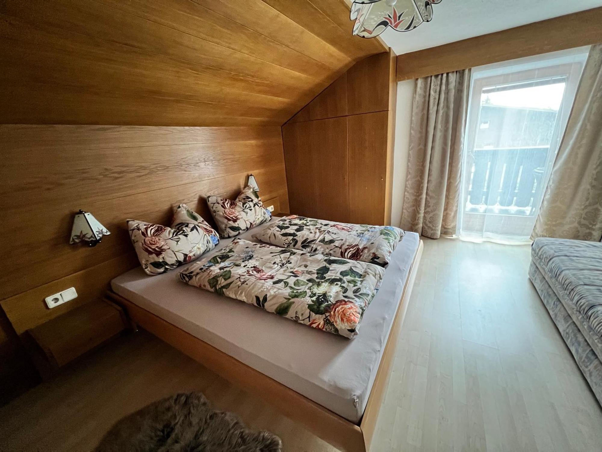Haus Kneissl Apartment เซเฟลด์ อิน ทิโรล ภายนอก รูปภาพ
